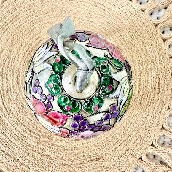 Vintage Cloisonne Hand Painted Silver Metal Pewter Floral Enamel Round Ornament - Picture 7 of 7